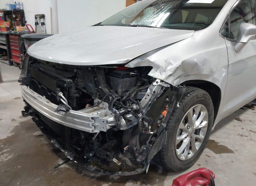 Photo 6 of 2022 Chrysler Pacifica TOURING L AWD (VIN 2C4RC3BG6NR183833)