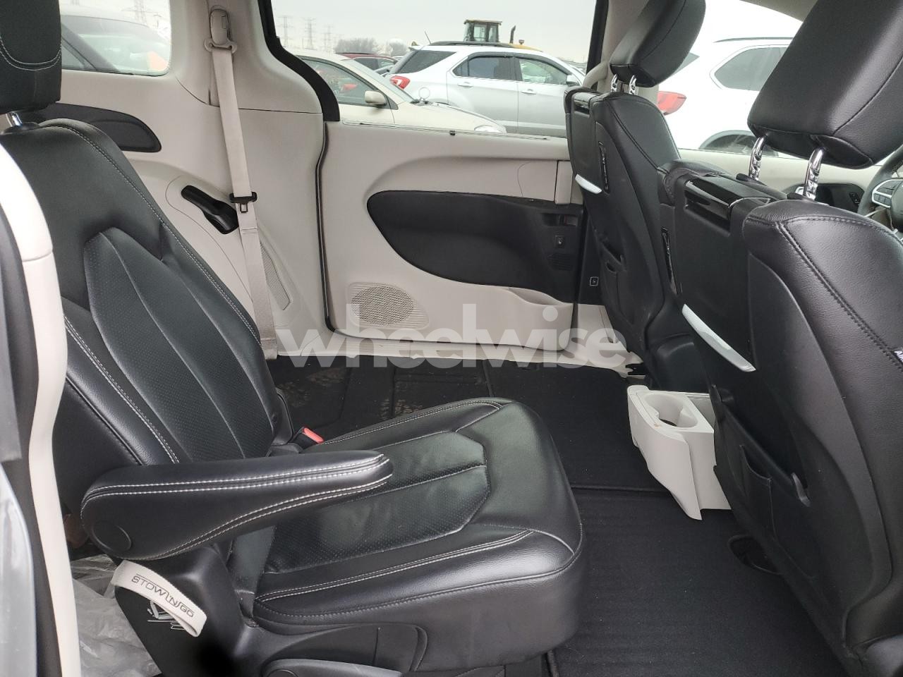 Photo 10 of 2022 CHRYSLER PACIFICA TOURING L (VIN 2C4RC3BG7NR157371)
