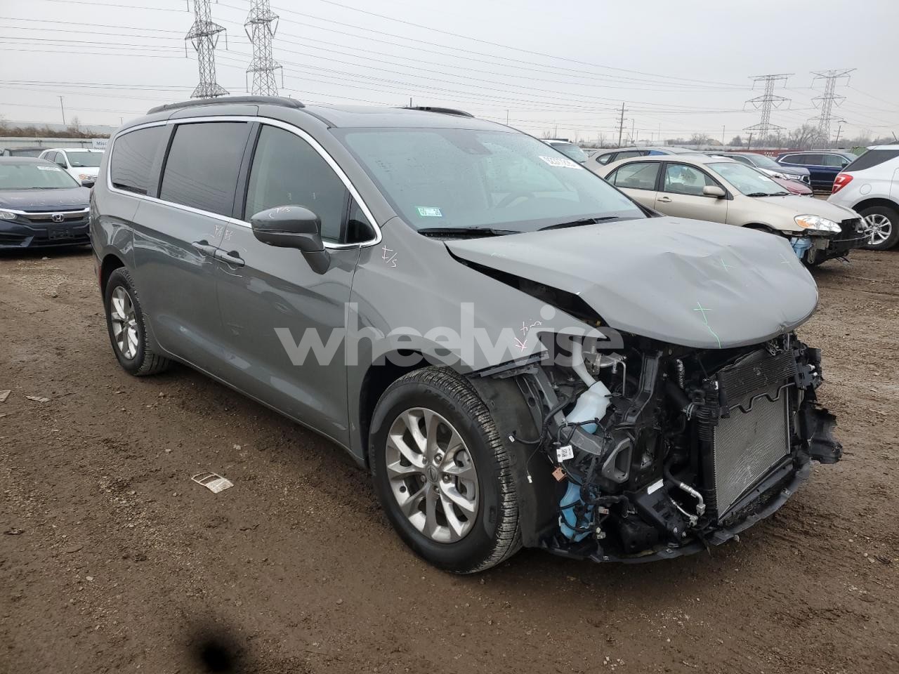 Photo 4 of 2022 CHRYSLER PACIFICA TOURING L (VIN 2C4RC3BG7NR157371)