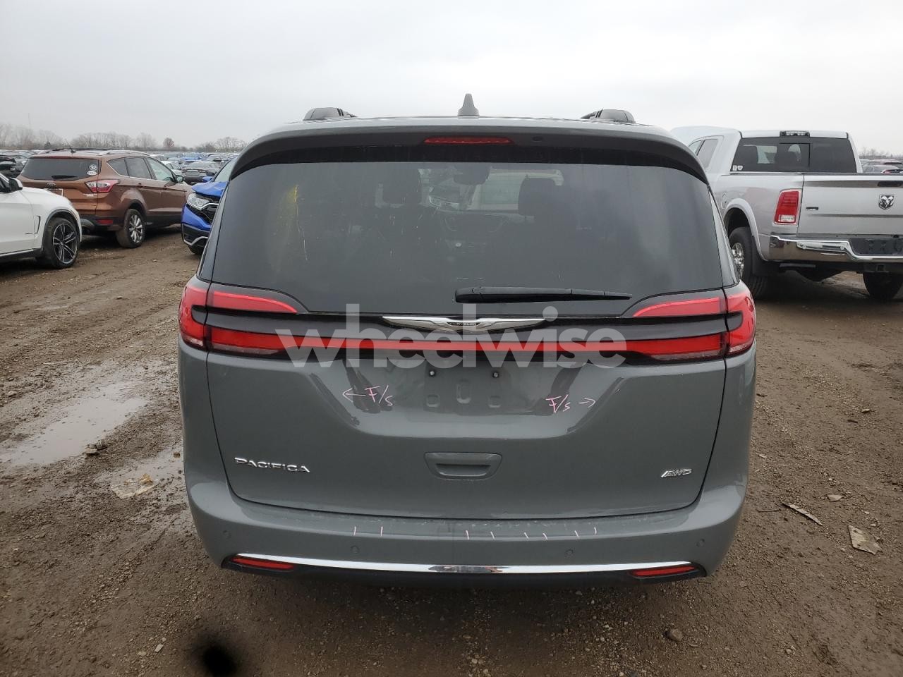 Photo 6 of 2022 CHRYSLER PACIFICA TOURING L (VIN 2C4RC3BG7NR157371)