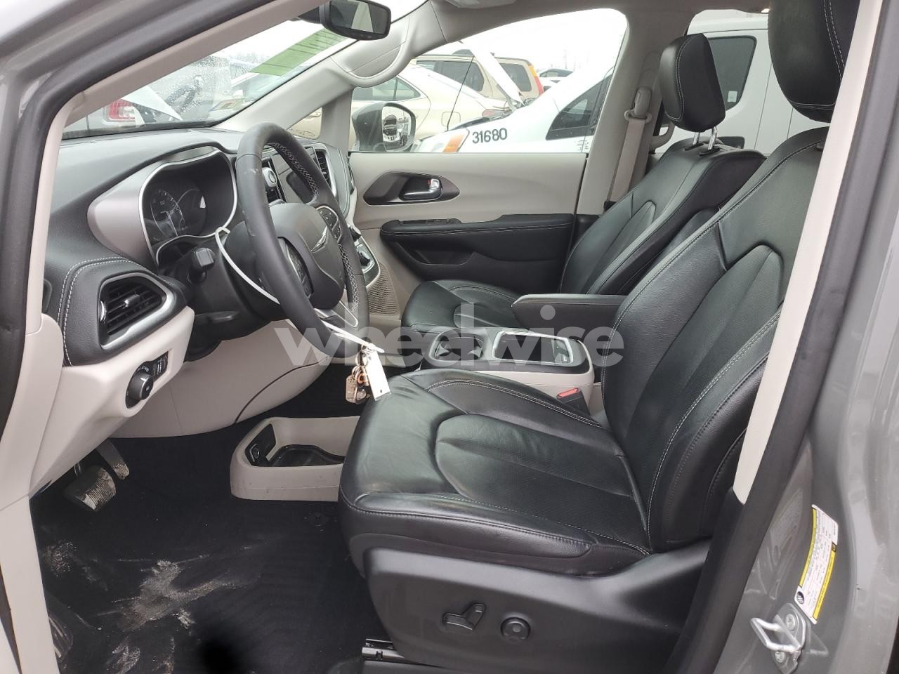 Photo 7 of 2022 CHRYSLER PACIFICA TOURING L (VIN 2C4RC3BG7NR157371)