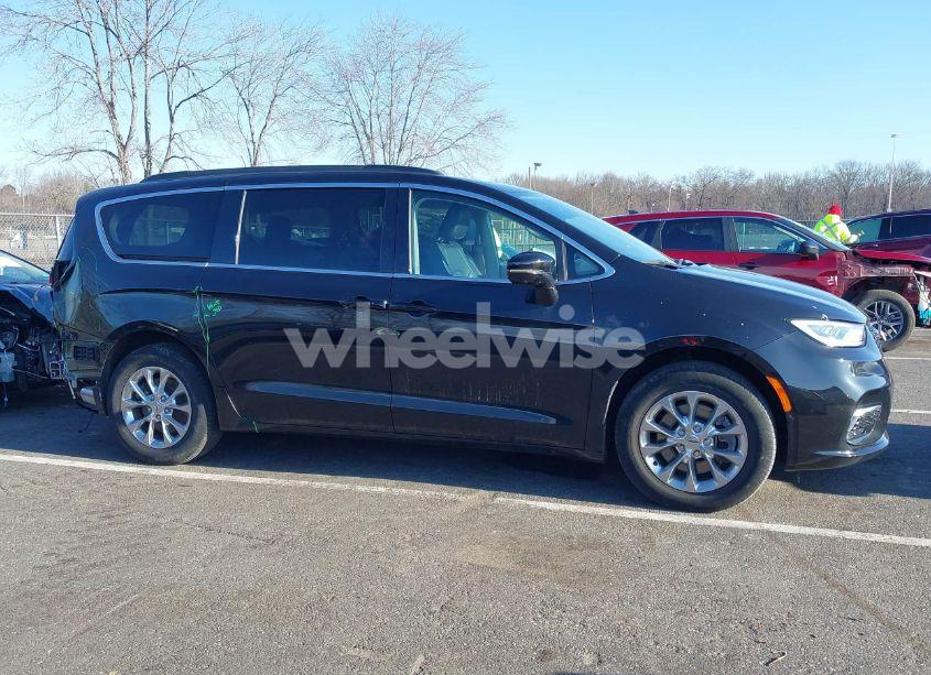 Photo 13 of 2022 Chrysler Pacifica TOURING L AWD (VIN 2C4RC3BG7NR227967)