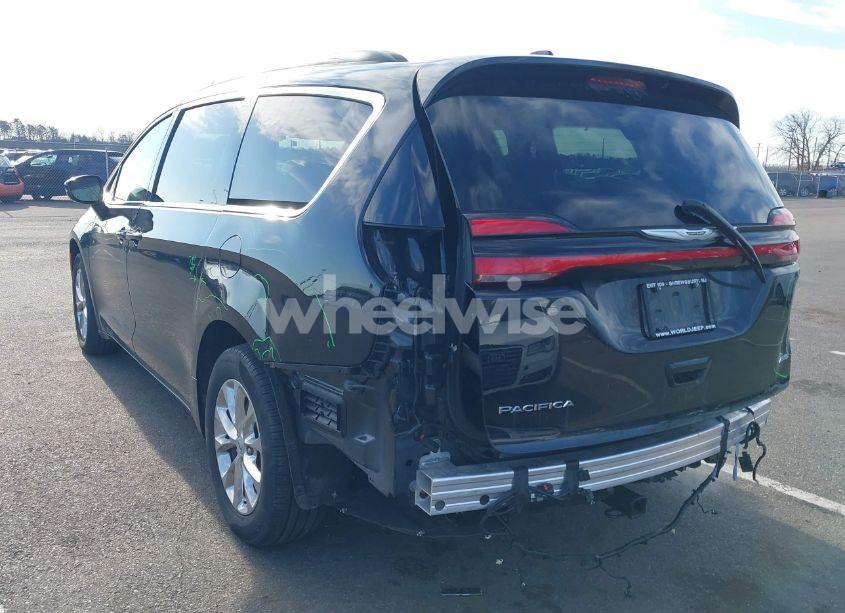Photo 3 of 2022 Chrysler Pacifica TOURING L AWD (VIN 2C4RC3BG7NR227967)