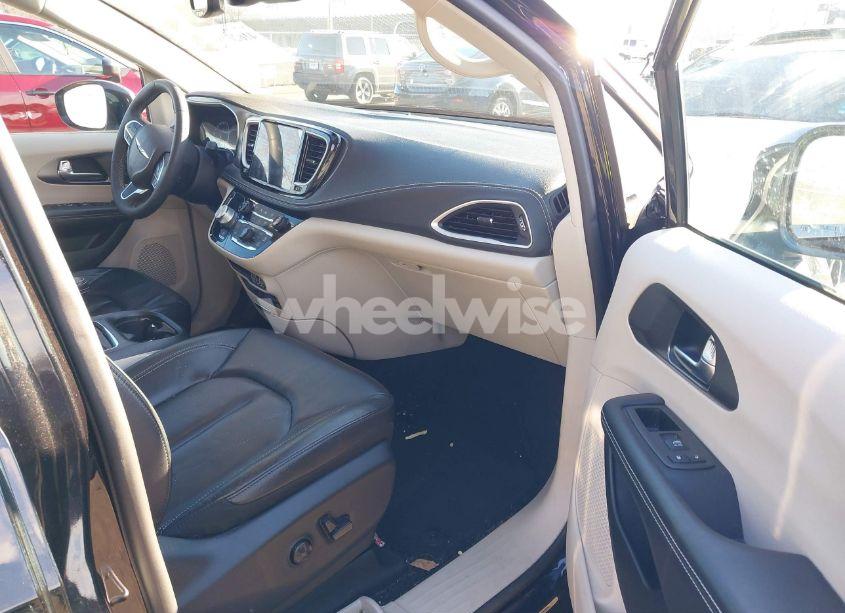 Photo 5 of 2022 Chrysler Pacifica TOURING L AWD (VIN 2C4RC3BG7NR227967)