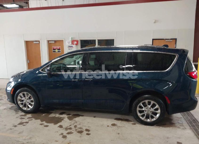 Photo 15 of 2021 Chrysler Pacifica TOURING L AWD (VIN 2C4RC3BGXMR604161)