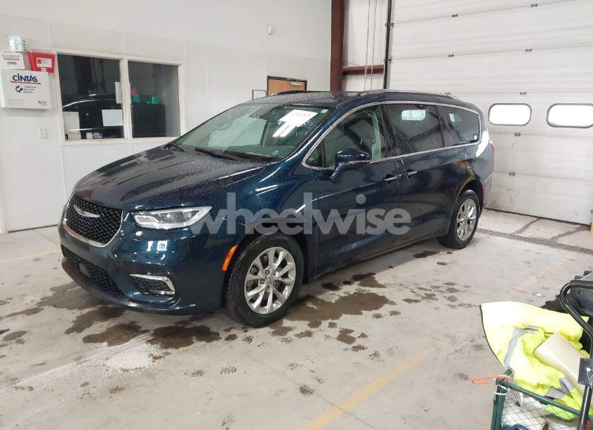 Photo 2 of 2021 Chrysler Pacifica TOURING L AWD (VIN 2C4RC3BGXMR604161)