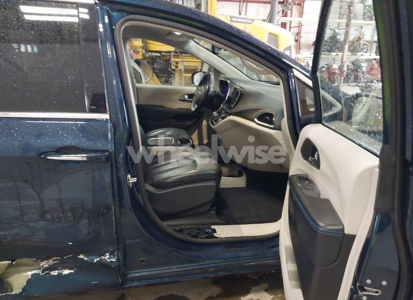 Photo 5 of 2021 Chrysler Pacifica TOURING L AWD (VIN 2C4RC3BGXMR604161)