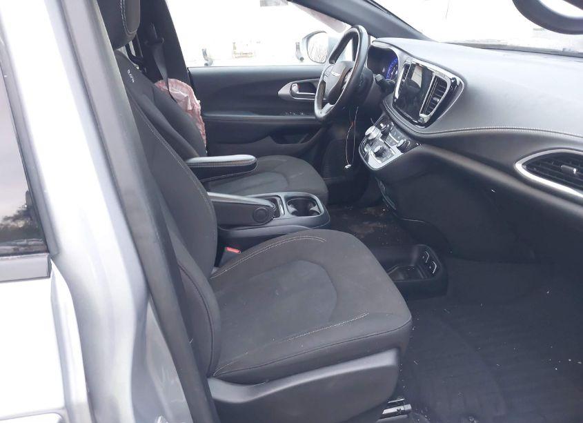 Photo 5 of 2021 Chrysler Pacifica TOURING AWD (VIN 2C4RC3FG7MR511186)