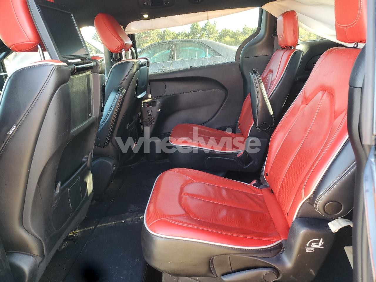 Photo 11 of 2021 CHRYSLER PACIFICA LIMITED (VIN 2C4RC3GG2MR508033)