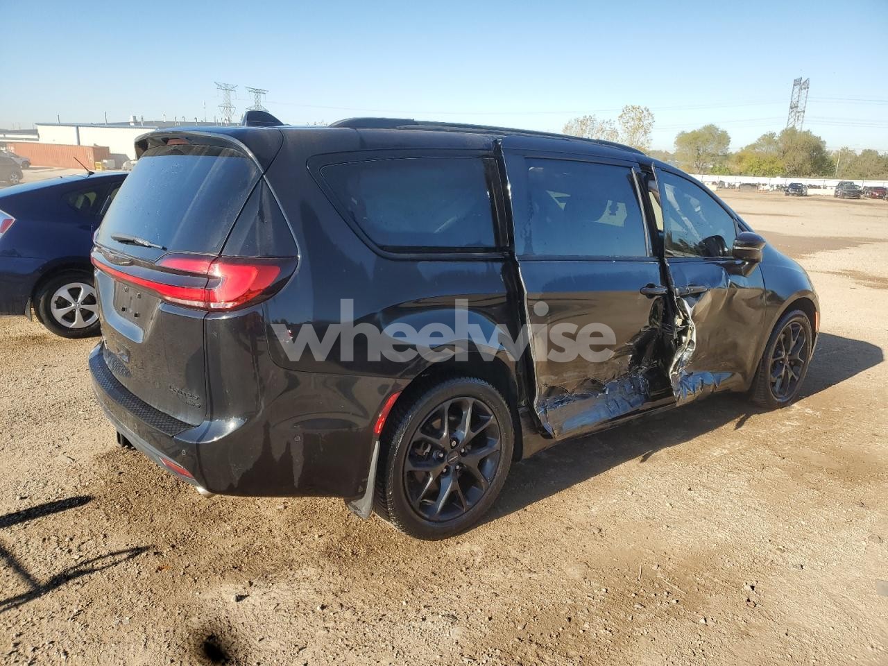 Photo 3 of 2021 CHRYSLER PACIFICA LIMITED (VIN 2C4RC3GG2MR508033)