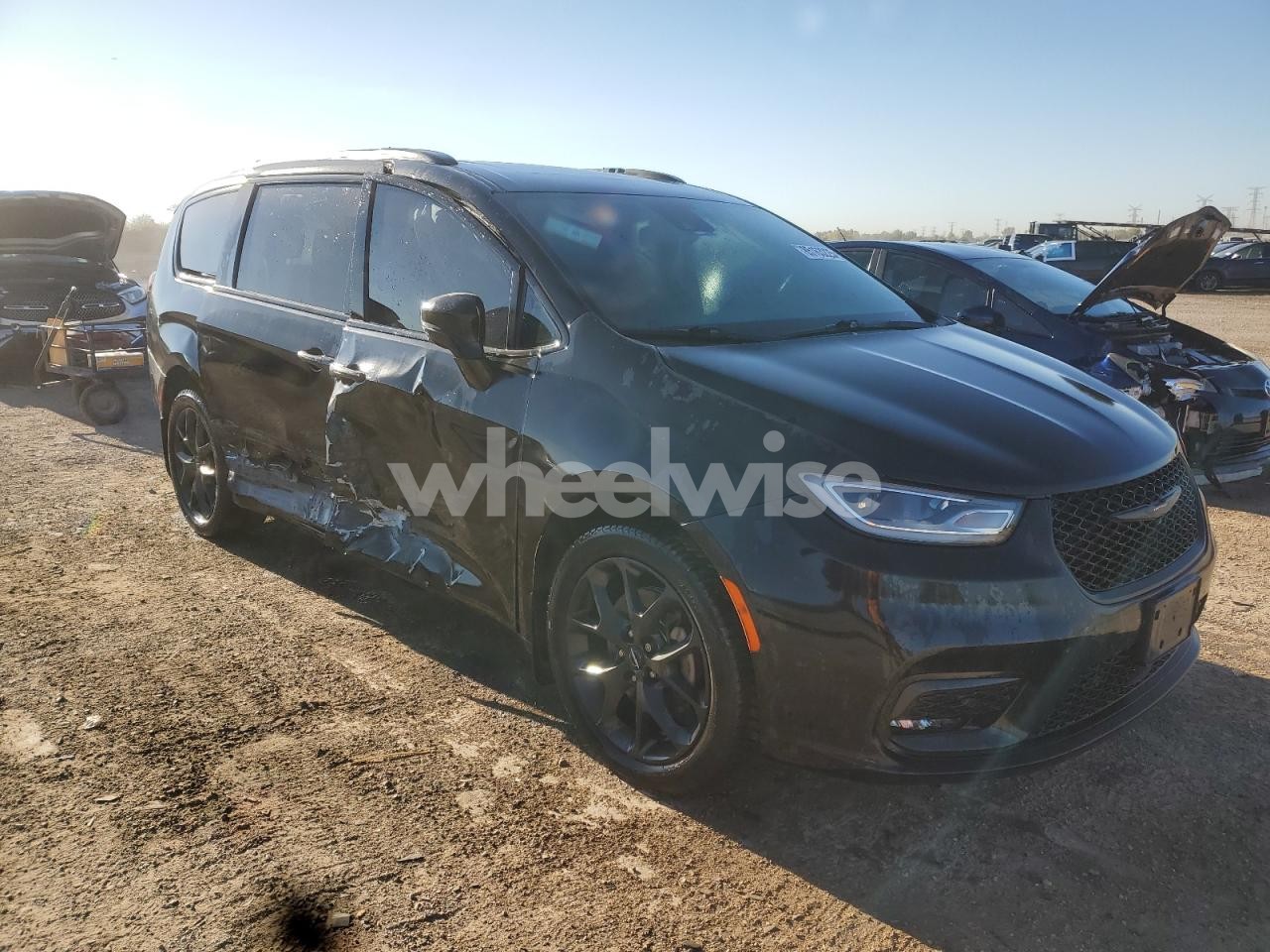 Photo 4 of 2021 CHRYSLER PACIFICA LIMITED (VIN 2C4RC3GG2MR508033)