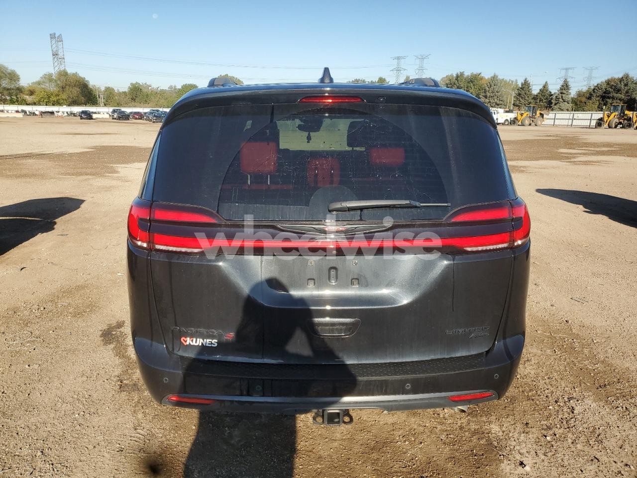 Photo 6 of 2021 CHRYSLER PACIFICA LIMITED (VIN 2C4RC3GG2MR508033)