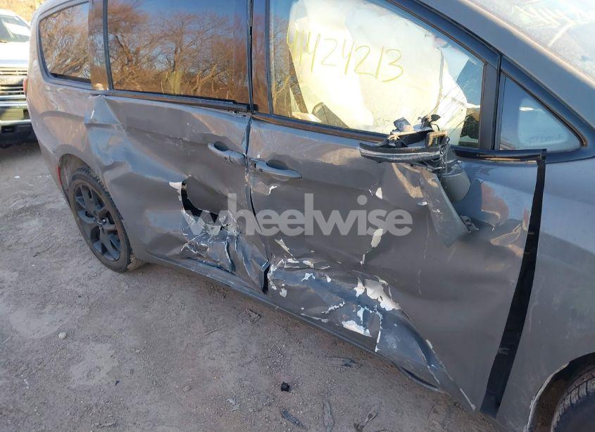 Photo 6 of 2022 Chrysler Pacifica LIMITED AWD (VIN 2C4RC3GG4NR119802)