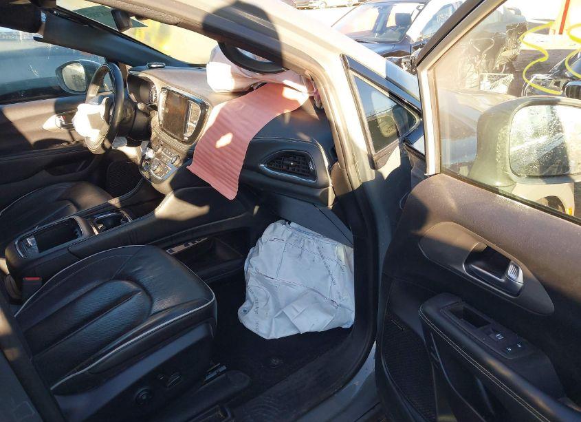 Photo 5 of 2022 Chrysler Pacifica LIMITED AWD (VIN 2C4RC3GG6NR119784)