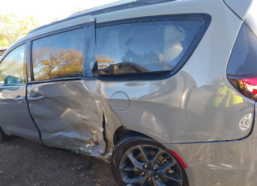 Photo 6 of 2022 Chrysler Pacifica LIMITED AWD (VIN 2C4RC3GG6NR119784)