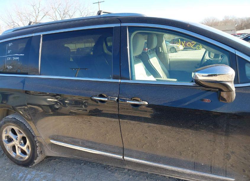 Photo 14 of 2021 Chrysler Pacifica LIMITED AWD (VIN 2C4RC3GG8MR541070)