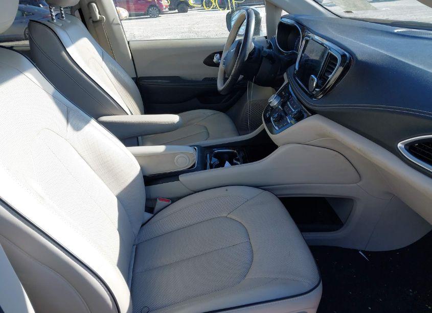 Photo 5 of 2021 Chrysler Pacifica LIMITED AWD (VIN 2C4RC3GG8MR541070)