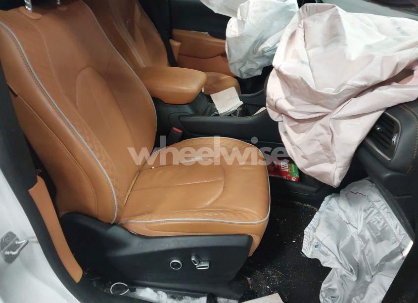 Photo 5 of 2022 Chrysler Pacifica PINNACLE AWD (VIN 2C4RC3PG3NR184513)
