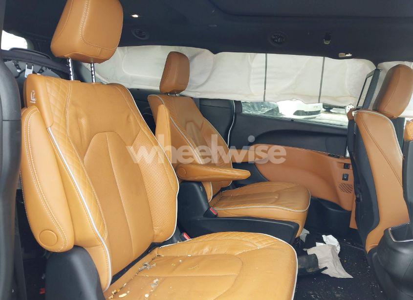 Photo 8 of 2022 Chrysler Pacifica PINNACLE AWD (VIN 2C4RC3PG3NR184513)