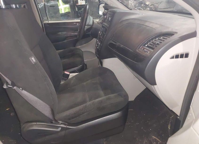 Photo 5 of 2016 Dodge Grand CARAVAN SE (VIN 2C4RDGBG0GR143545)