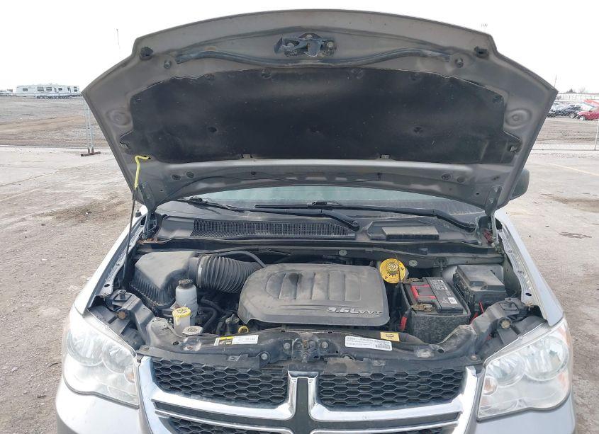 Photo 10 of 2016 Dodge Grand CARAVAN SE (VIN 2C4RDGBG0GR147112)