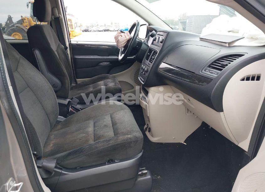 Photo 5 of 2016 Dodge Grand CARAVAN SE (VIN 2C4RDGBG0GR168364)