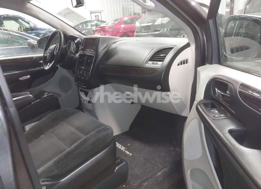 Photo 5 of 2016 Dodge Grand CARAVAN SE (VIN 2C4RDGBG0GR226151)