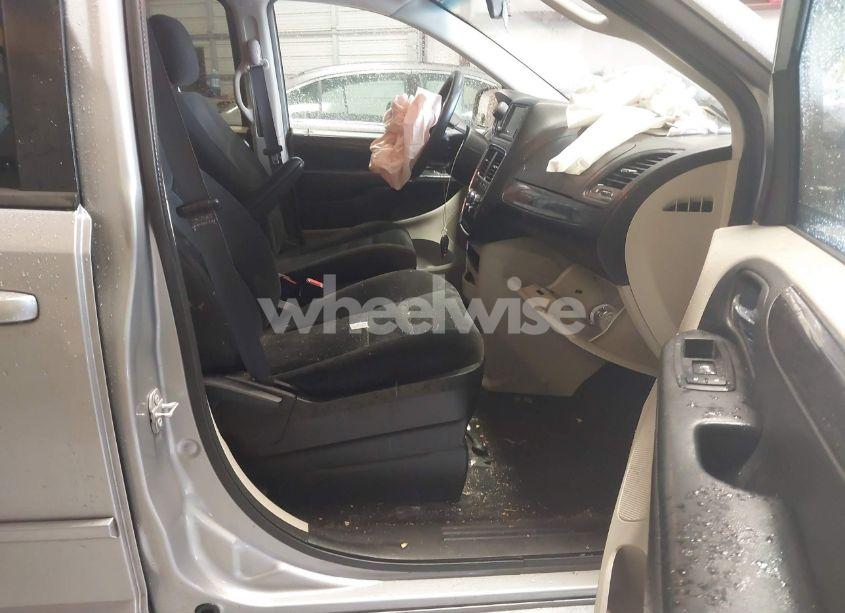 Photo 5 of 2016 Dodge Grand CARAVAN SE (VIN 2C4RDGBG0GR373991)