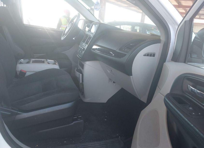 Photo 5 of 2018 Dodge Grand CARAVAN SE (VIN 2C4RDGBG0JR137946)