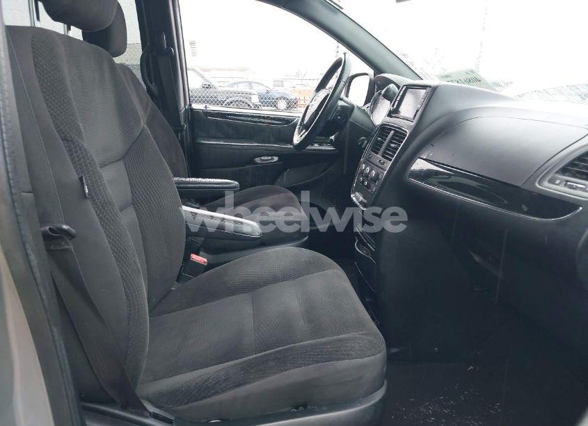 Photo 5 of 2018 Dodge Grand CARAVAN SE PLUS (VIN 2C4RDGBG0JR202679)