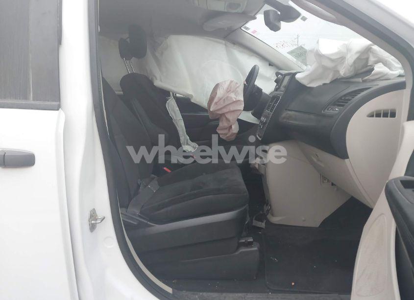 Photo 5 of 2019 Dodge Grand CARAVAN SE (VIN 2C4RDGBG0KR601271)