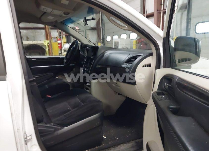Photo 5 of 2014 Dodge Grand CARAVAN SE (VIN 2C4RDGBG1ER376847)