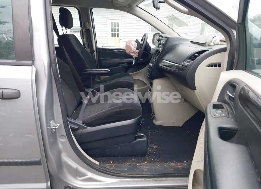 Photo 5 of 2015 Dodge Grand CARAVAN AMERICAN VALUE PKG (VIN 2C4RDGBG1FR543211)