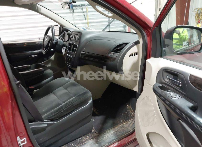 Photo 5 of 2016 Dodge Grand CARAVAN SE (VIN 2C4RDGBG1GR126172)