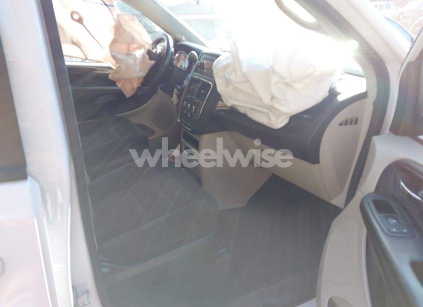 Photo 5 of 2016 Dodge Grand CARAVAN SE (VIN 2C4RDGBG1GR377998)