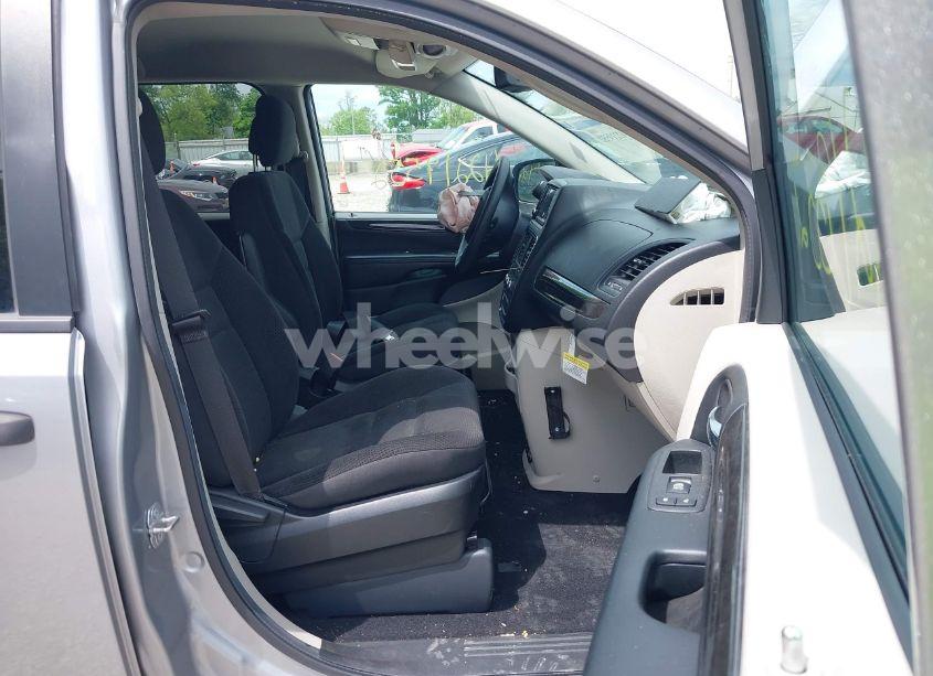 Photo 5 of 2019 Dodge Grand CARAVAN SE (VIN 2C4RDGBG1KR581130)