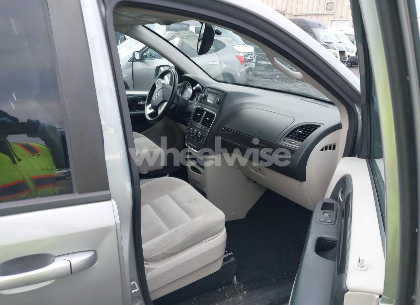 Photo 5 of 2015 Dodge Grand CARAVAN SE (VIN 2C4RDGBG2FR658304)