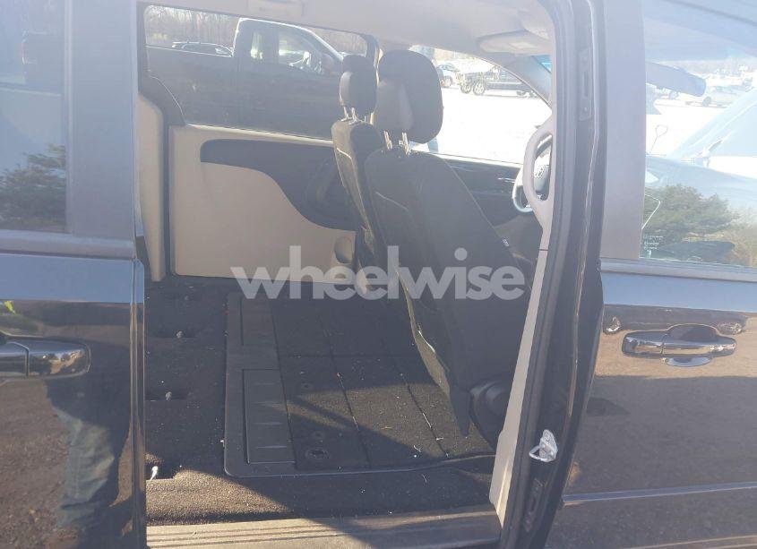 Photo 8 of 2016 Dodge Grand CARAVAN SE (VIN 2C4RDGBG2GR100275)