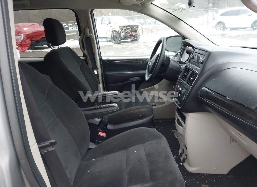 Photo 5 of 2016 Dodge Grand CARAVAN SE (VIN 2C4RDGBG2GR342354)