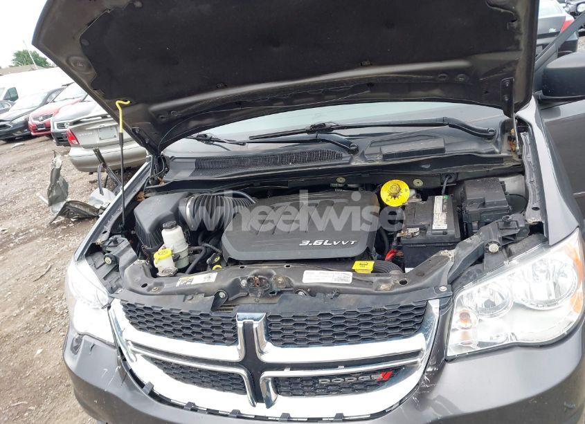 Photo 10 of 2016 Dodge Grand CARAVAN SE (VIN 2C4RDGBG2GR371885)