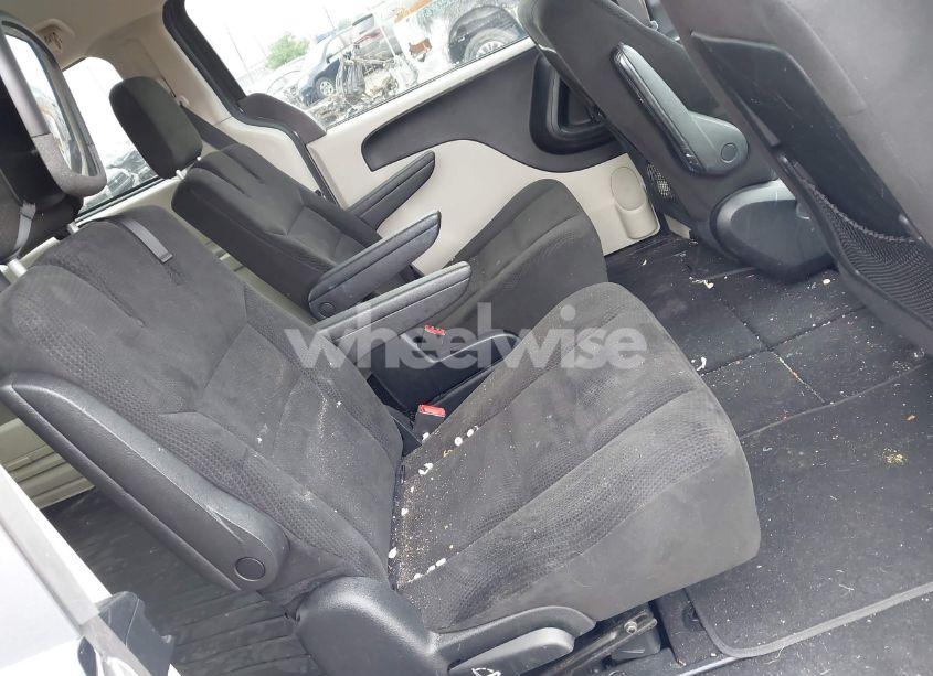 Photo 8 of 2016 Dodge Grand CARAVAN SE (VIN 2C4RDGBG2GR371885)