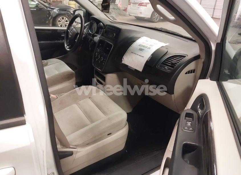 Photo 5 of 2016 Dodge Grand CARAVAN SE (VIN 2C4RDGBG2GR372101)