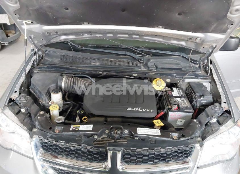 Photo 10 of 2016 Dodge Grand CARAVAN SE (VIN 2C4RDGBG2GR387486)