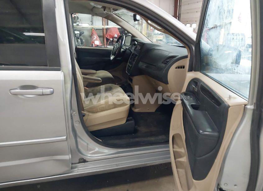 Photo 5 of 2016 Dodge Grand CARAVAN SE (VIN 2C4RDGBG2GR387486)