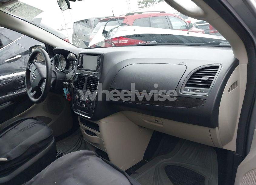 Photo 5 of 2018 Dodge Grand CARAVAN SE (VIN 2C4RDGBG2JR136524)