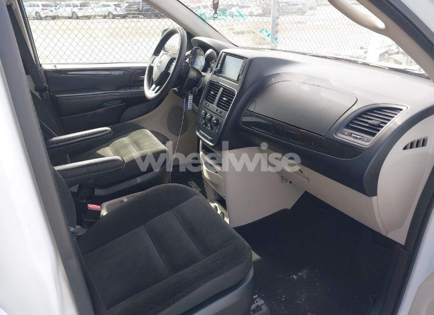 Photo 5 of 2018 Dodge Grand CARAVAN SE (VIN 2C4RDGBG2JR143702)