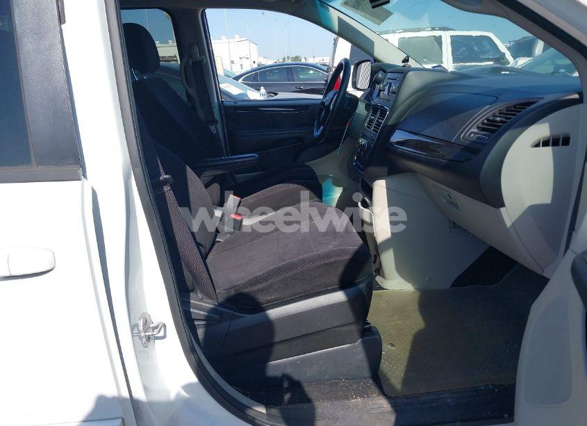 Photo 5 of 2014 Dodge Grand CARAVAN SE (VIN 2C4RDGBG3ER114358)