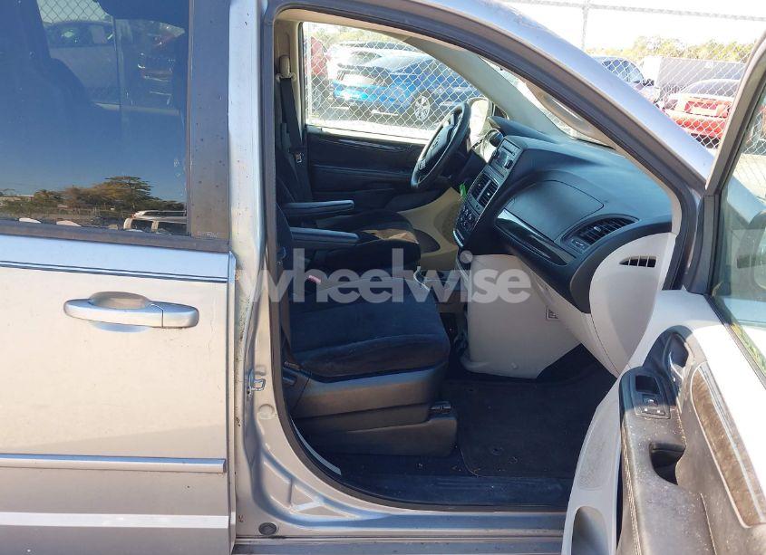 Photo 5 of 2014 Dodge Grand CARAVAN SE (VIN 2C4RDGBG3ER279469)