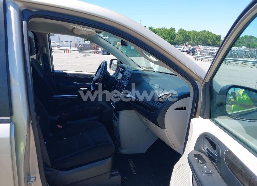 Photo 5 of 2015 Dodge Grand CARAVAN SE (VIN 2C4RDGBG3FR647957)