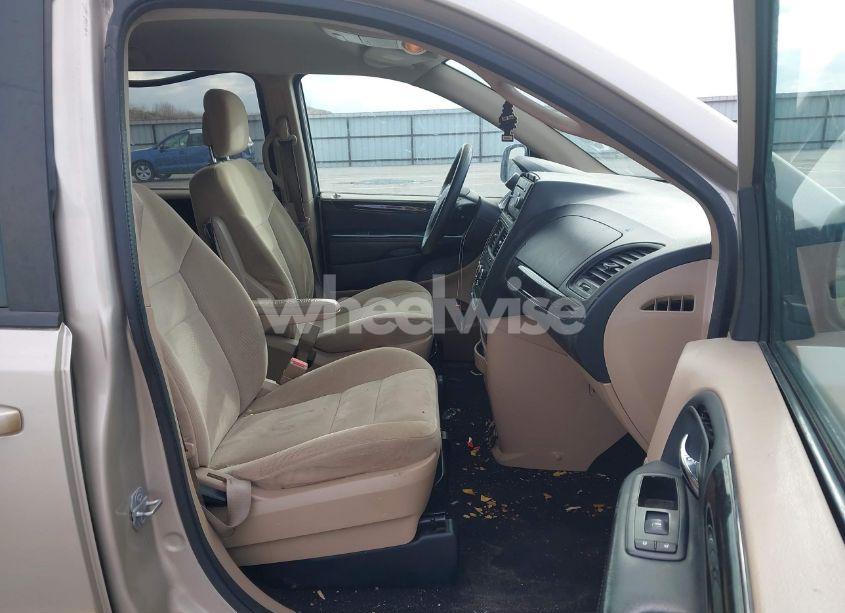 Photo 5 of 2015 Dodge Grand CARAVAN SE (VIN 2C4RDGBG3FR658800)